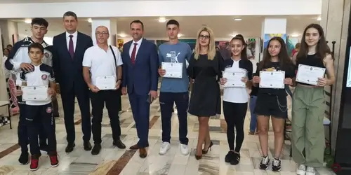 450 de Elevi Excepționali Sărbătoriți la Gala Performanței în Educație de la Târgoviște