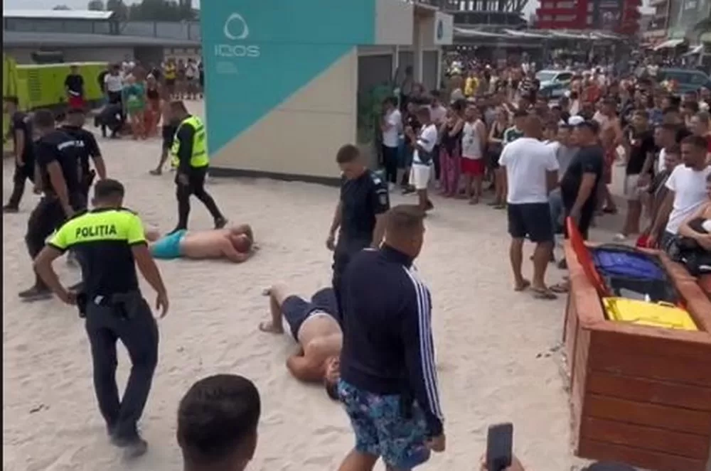 Confruntare Incendiara pe Plaja din Costinești: Agresori versus Forțele de Ordine – Scene Șocante Captate pe Cameră!