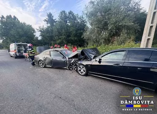 COLIZIUNE VIOLENTĂ ÎNTRE DOUĂ AUTOTURISME: Doi șoferi ajung la spital după un accident brutal
