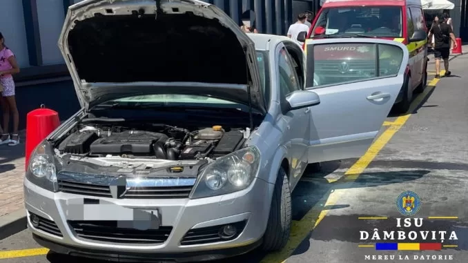 Panică în parcarea mall-ului din Târgoviște: Mașină cuprinsă de flăcări în plină zi
