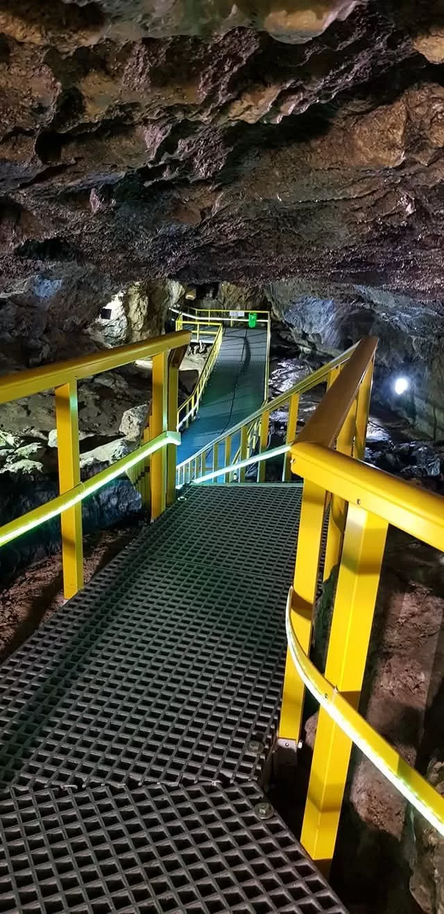 Un milion de turiști au descoperit comoara ascunsă din Bucegi: Peștera Ialomiței sărbătorește 10 ani de renaștere