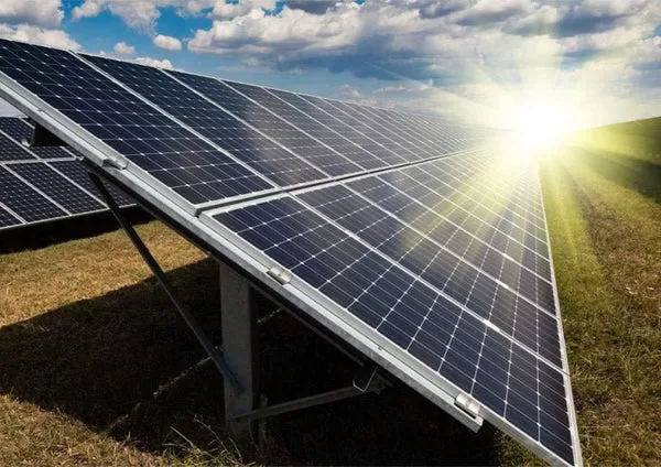 URIAȘĂ INVESTIȚIE: Un parc fotovoltaic de 20 MWp va transforma Titu într-un hub al energiei verzi