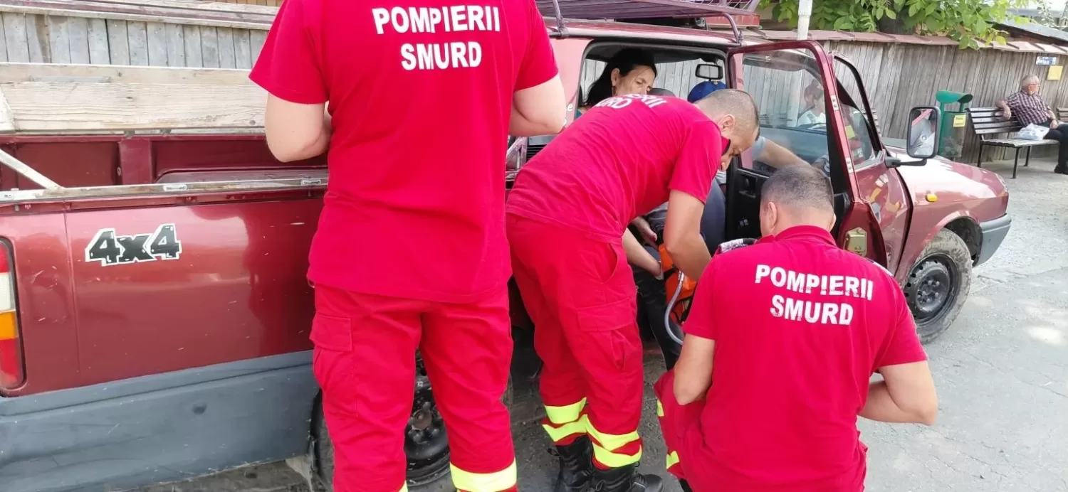 Eroii din Glodeni: Femeie Salvată după Ore de Strigăte dintr-o Râpă Adâncă