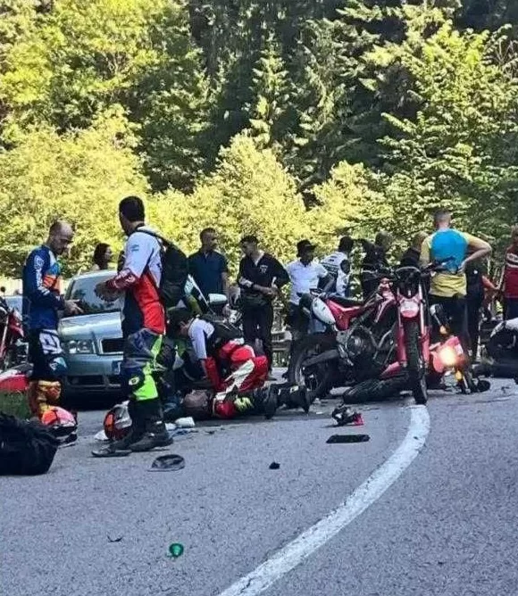 Dramă pe cel mai spectaculos drum din România! Trei motocicliști străini, accident devastator pe Transalpina – două vieți s-au stins pe loc