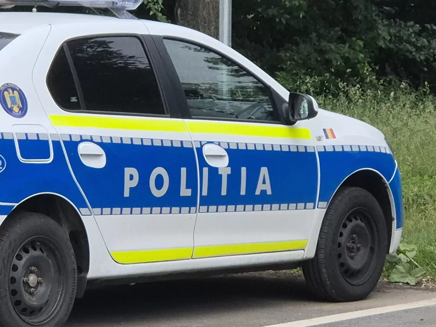 Accident grav pe DJ 702 A: Două persoane în vârstă și un șofer răniti într-o coliziune șocantă!