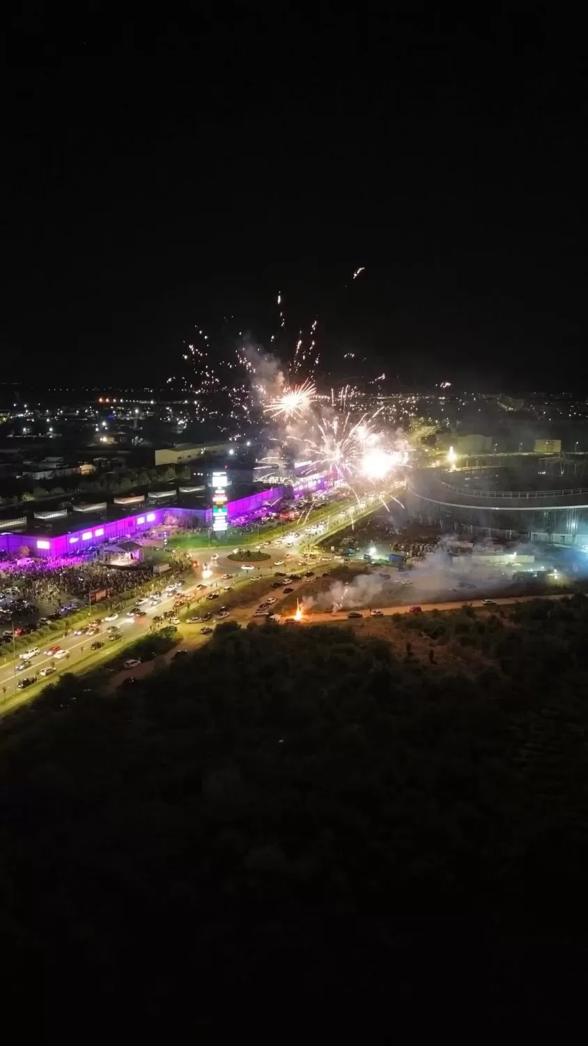 Dâmbovița Mall Celebrează 5 Ani cu Spectacol de Artificii și Trei Zile de Sărbătoare Neîntreruptă