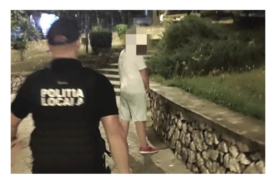 Bărbat de 52 de ani prins cu gesturi obscene într-un parc din Pitești – Poliția Locală intensifică controalele nocturne