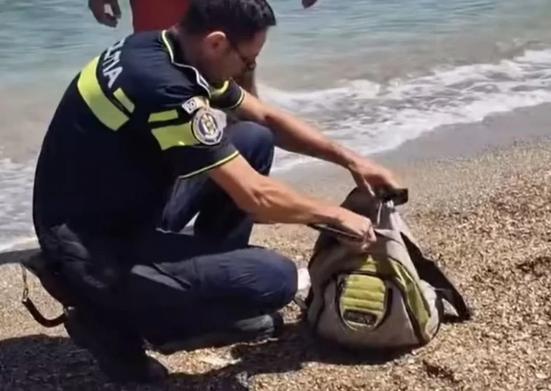 Tragedie șocantă pe litoral: bărbat de 30 de ani înecat cu rucsacul plin de nisip