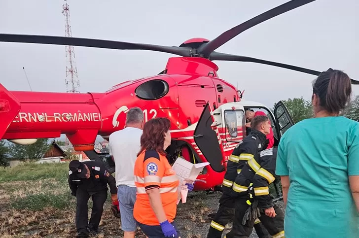 Copil de 8 ani, între viață și moarte după o cădere de pe trotineta electrică! Un trecător l-a găsit inconștient pe stradă