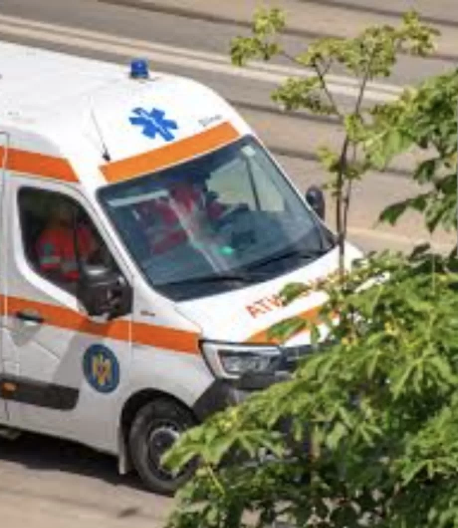 🚨 Tragedie pe șosea în Argeș: Opt oameni implicați într-un impact frontal, unul luptă pentru viață