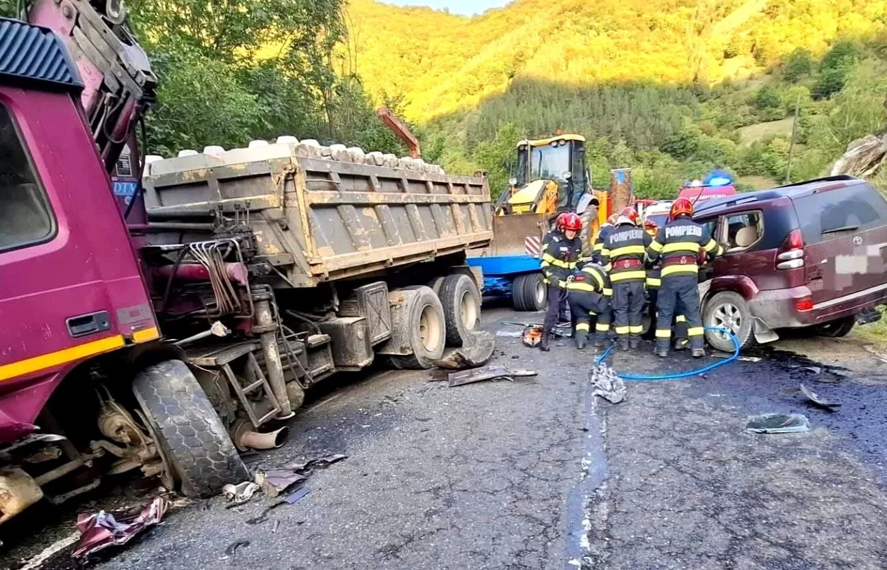 🚨Impact Nimicitor între un TIR și un Autoturism – Victime în Stare Critică
