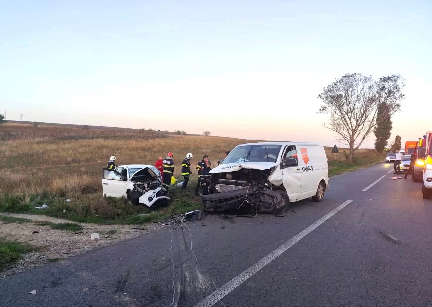 DRAMĂ pe DN 28! Mamă de 53 de ani UCISĂ pe loc în urma unei coliziuni devastatoare, fiul ei LUPTĂ pentru viață la spital