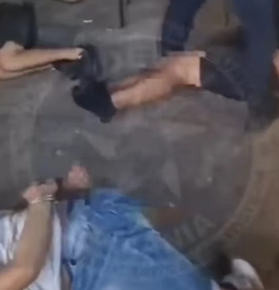 HAOS TOTAL: Bărbat atacă polițiștii cu pumnii după ce a refuzat să închidă muzica! Intervin trupele speciale