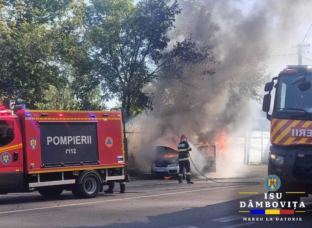 🔥 SCENE DE COȘMAR pe străzile din Târgoviște! O mașină s-a APRINS în mișcare – Pompierii au intervenit de urgență!