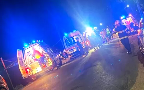 9 Răniți După ce un Tânăr de 19 Ani a Intrat cu Mașina în Plin