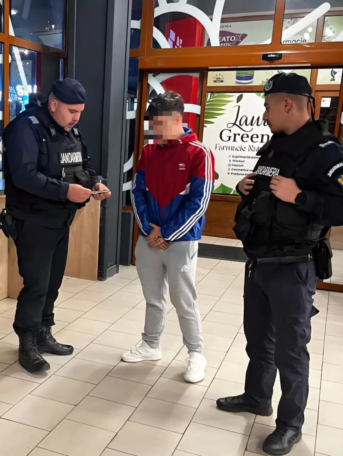 🕐 Briceag la miezul nopții: Tânăr interceptat de jandarmi într-un magazin din Târgoviște