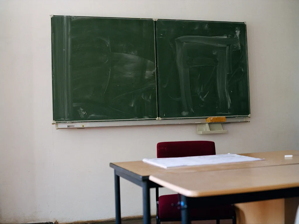 ȘOCANT! Profesor din Dâmbovița, ACUZAT de agresiune asupra unei eleve de 13 ani! Ce a făcut e INCREDIBIL!