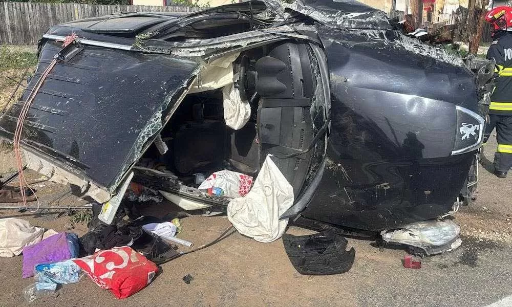 🚨 Tragedie pe DN7: Mașină răsturnată la Valea Ursului, șase persoane rănite!
