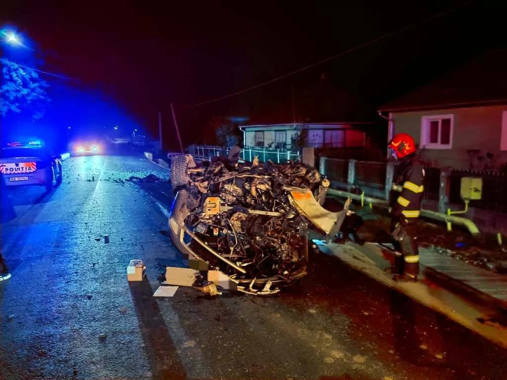 🚨 ACCIDENT TERIFIANT! Mașină DISTRUSĂ complet după impact violent – Șoferul a SCĂPAT prin MIRACOL 😱💥🙏