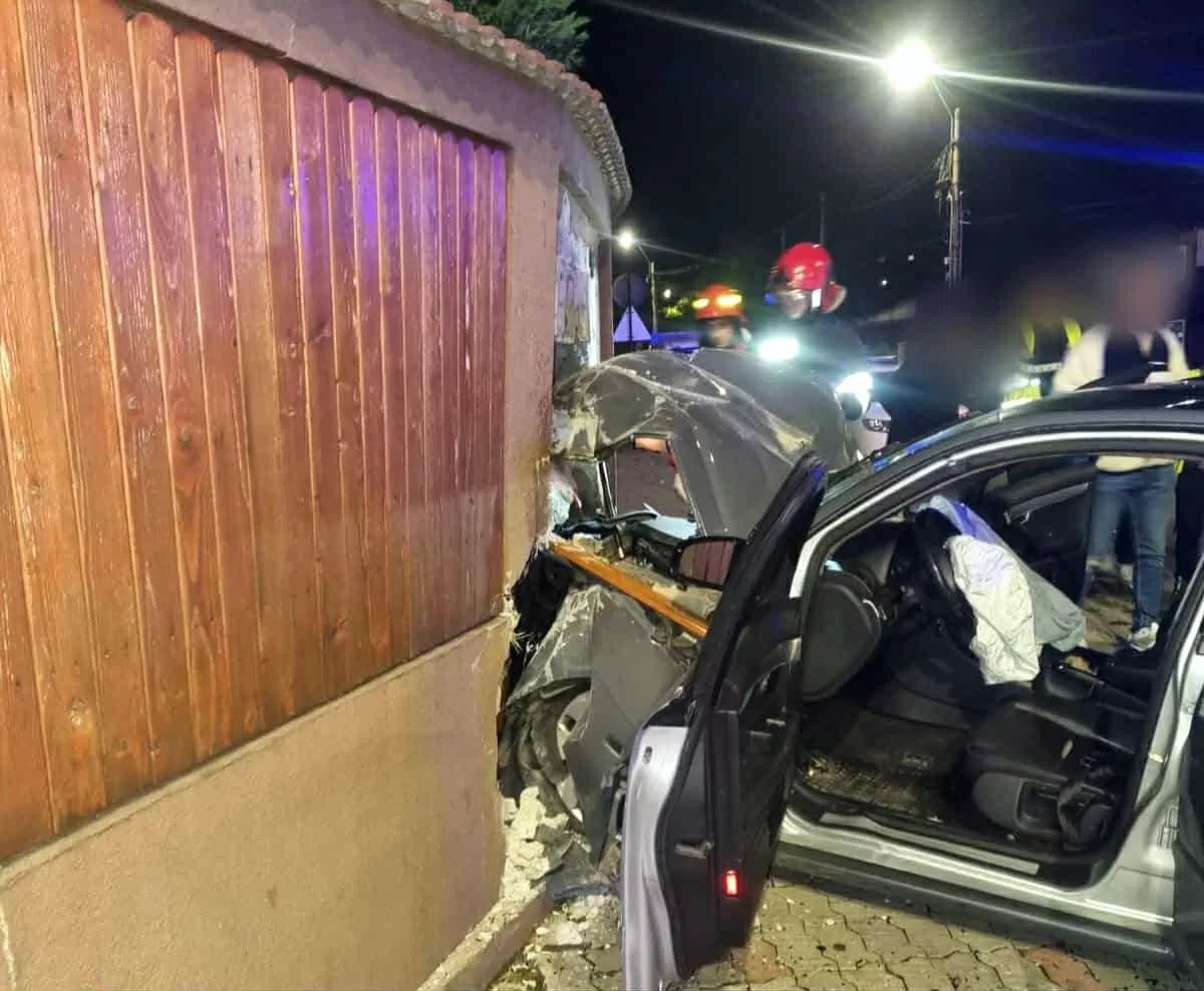 Accident violent în Târgoviște: Șofer scăpat miraculos cu viață