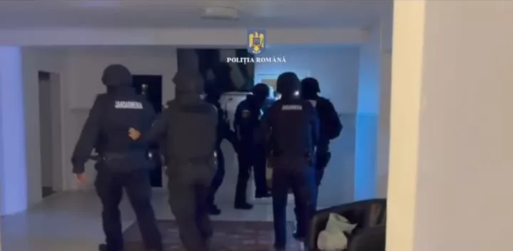 Tânăr și tânără reținuți pentru șantaj a doi damboviteni