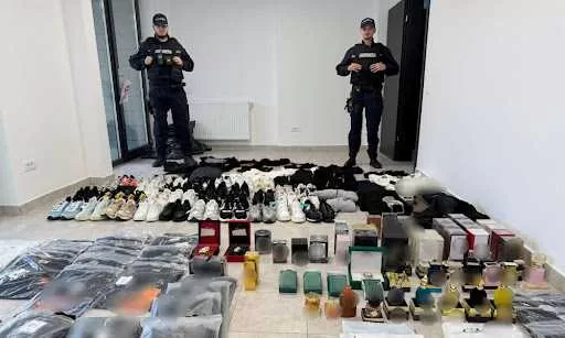👮 RAZIE în târgul din Bolintin Vale! Jandarmii au confiscat peste 250 de produse FALSE cu mărci celebre! Doi comercianți PRINȘI în flagrant!