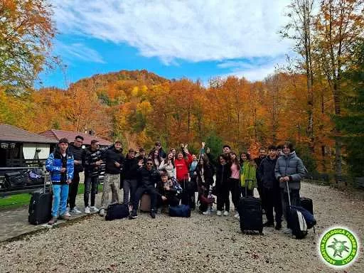 🏔️💚 AVENTURĂ INCREDIBILĂ în Munții Bucegi! Tineri din Dâmbovița au trăit 3 ZILE de NEUITAT în natură! 🎒✨ Coborâri în RAPEL, focuri de tabără și lecții de VIAȚĂ! 🔥😍