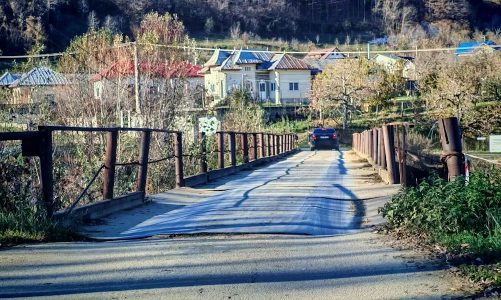 🚧✅ VEȘTI BUNE pentru 500 de locuitori! Lucrările la podul vital din Pietrari SE REIA după ce Guvernul a aprobat fondurile 🌉💰