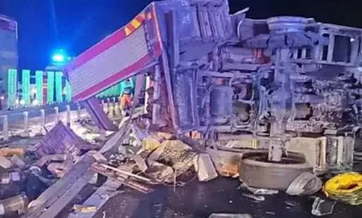 Mașina POMPIERILOR s-a RĂSTURNAT în Argeș! Cinci salvatori au ajuns la spital! 😱💔🚑
