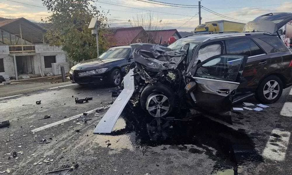 🚨💔 TRAGEDIE pe DN7! Coliziune devastatoare între TIR-uri și mașină – Un mort și un rănit! 😢🚑