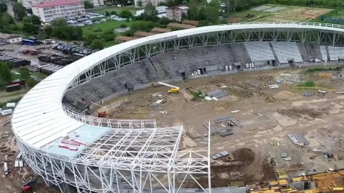 ⚽🏟️ INCREDIBIL! Oraș cu 60.000 de locuitori are DOUĂ stadioane noi! Factura: aproape 100 milioane euro! 💰😱
