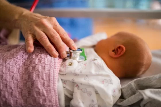 ȘOCANT: Un bebeluș vândut pentru o mașină nouă! 🚗👶 Povestea care a cutremurat Gorjul
