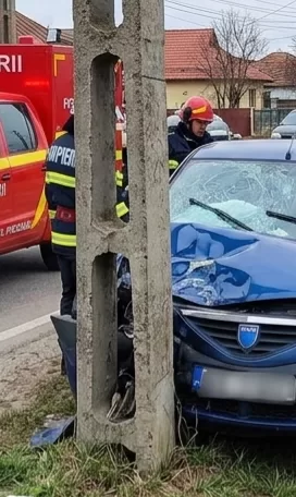 🚨 ACCIDENT în Moțăieni! 🔴 Un bărbat a scăpat ca prin minune după ce mașina i s-a făcut praf! 🚒🚑