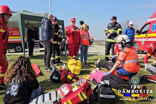 EXERCIȚIU ISU DÂMBOVIȚA: Explozie simulată și alertă de bombă! Vezi cum s-a intervenit