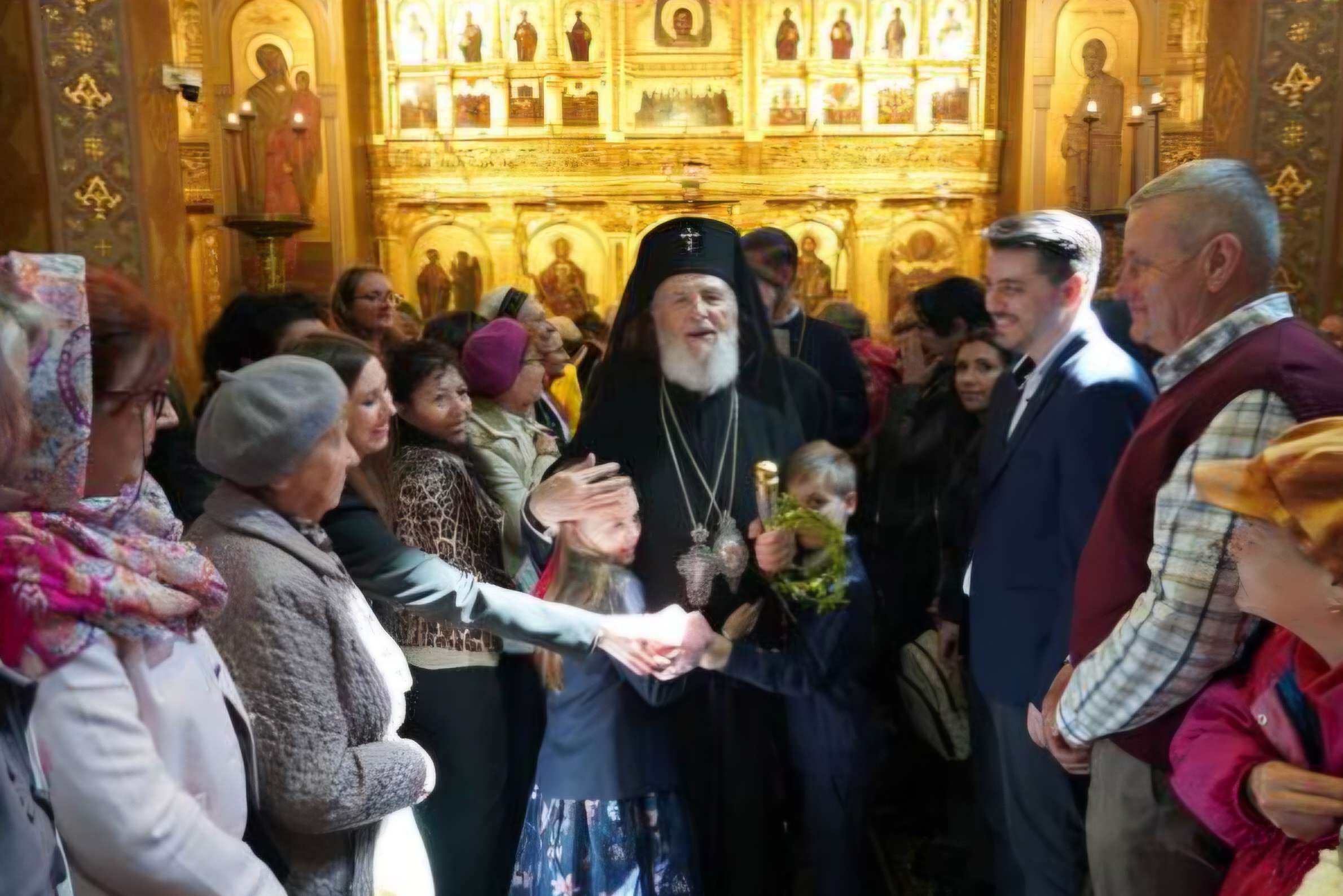Sute de credincioși la Catedrala din Târgoviște: Mesajul Mitropolitului Nifon de Florii
