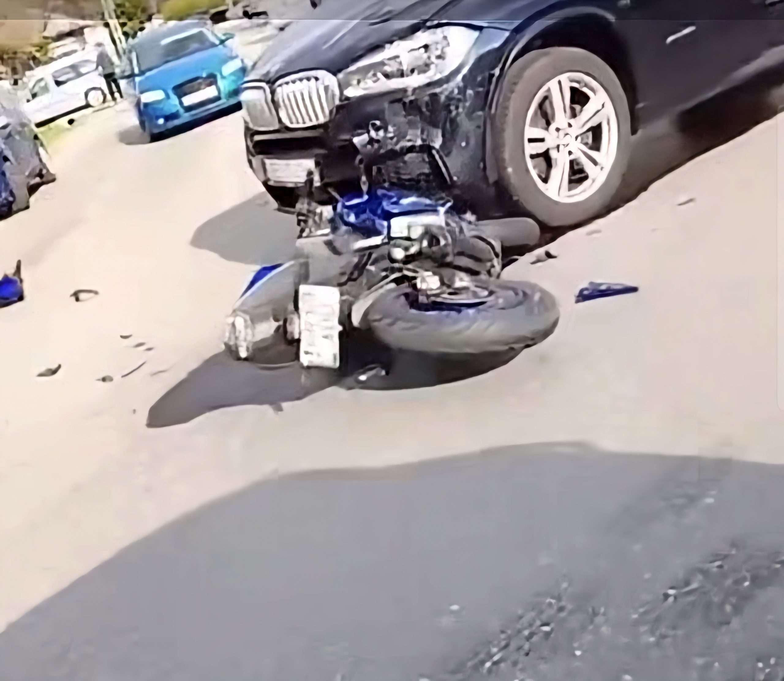 IMPACT DEVASTATOR! O adolescentă de 16 ani a intrat cu motocicleta sub un BMW în Răzvad