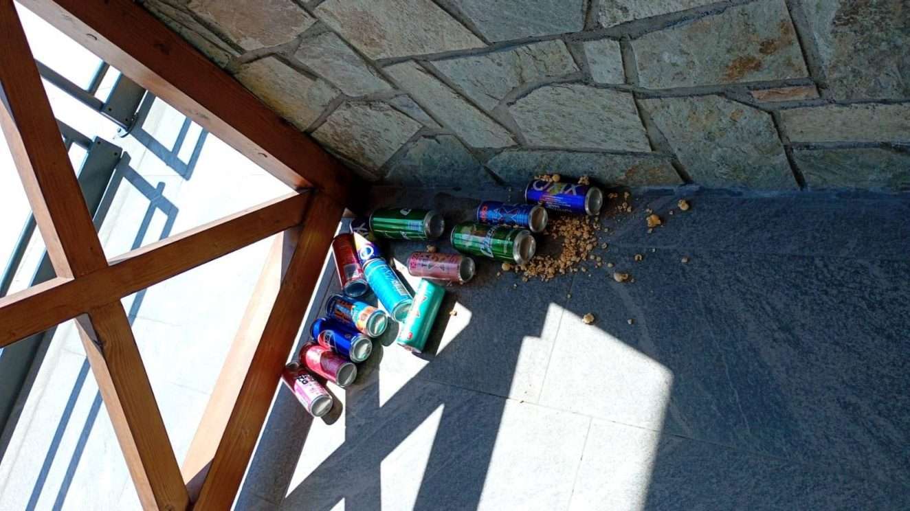 Parc nou din Vulcana-Pandele, transformat în groapă de gunoi după câteva ore
