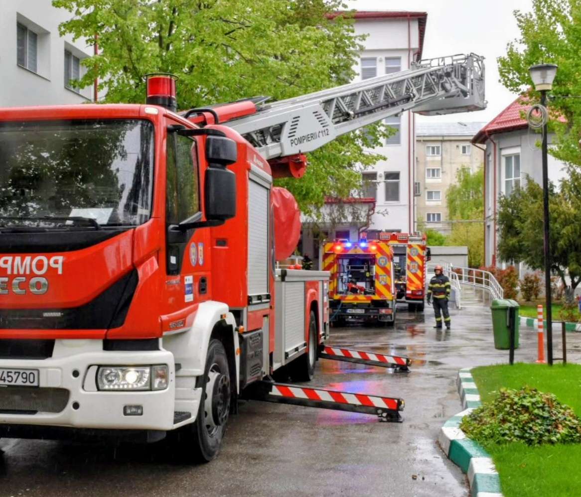 Mobilizare masivă la Spitalul Județean Târgoviște: Pacienți evacuați din cauza unui incendiu
