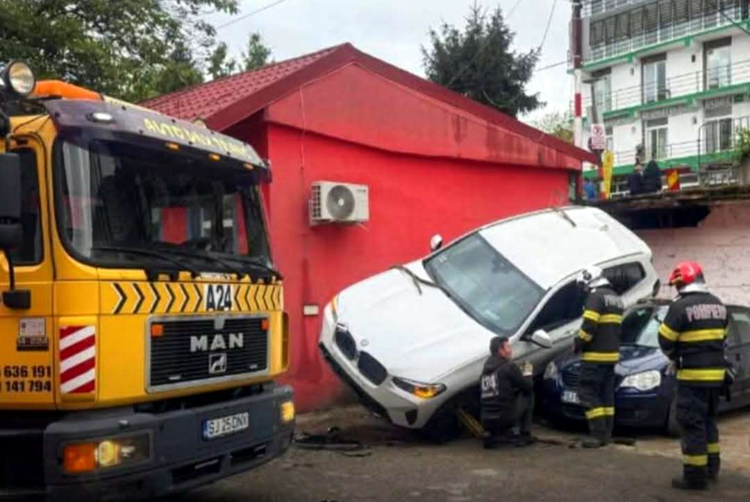 Doctoriță de 74 de ani, zbor spectaculos cu un BMW în curtea Ambulanței Sălaj!