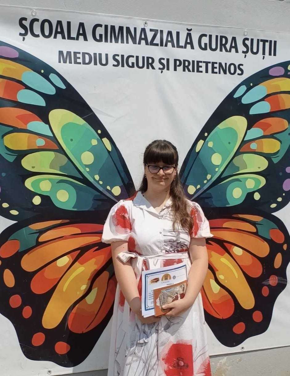 O elevă din Gura-Șuții scrie istorie! S-a calificat la DOUĂ naționale de limba română