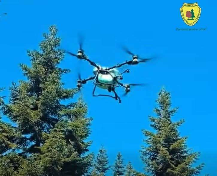 Premieră în Dâmbovița! Ocolul Silvic Târgoviște folosește drona pentru tratamente fitosanitare în pădure