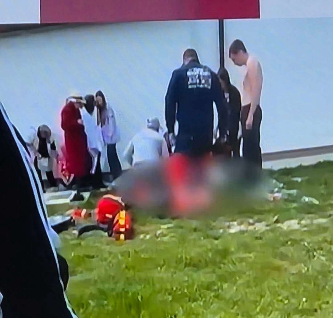 Tragedie în Bacău: Un elev de 15 ani a murit în curtea școlii! Detalii revoltătoare despre ambulanță