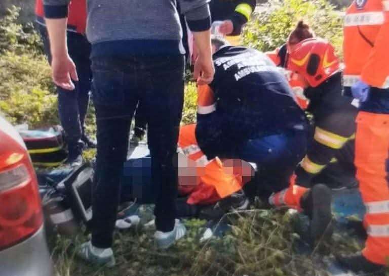 Tragedie cumplită în Argeș: Răsturnat cu tractorul pe un teren în pantă, un bărbat a murit strivit