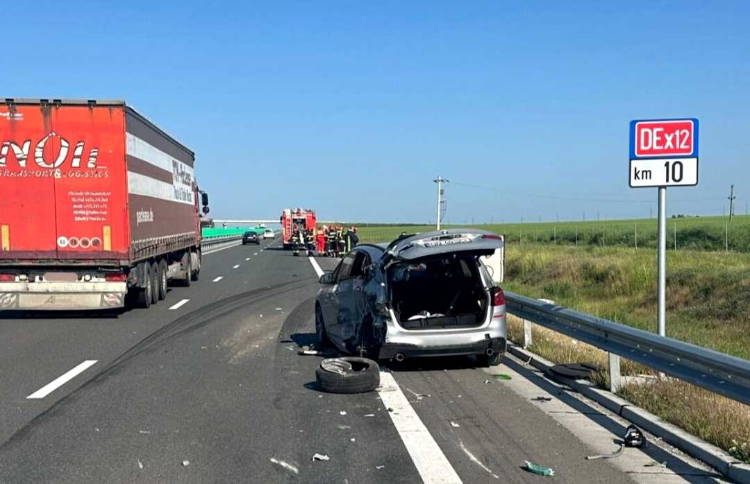 Accident grav pe DEx 12: Un TIR s-a răsturnat după ce a izbit mașina unei dâmbovițence!