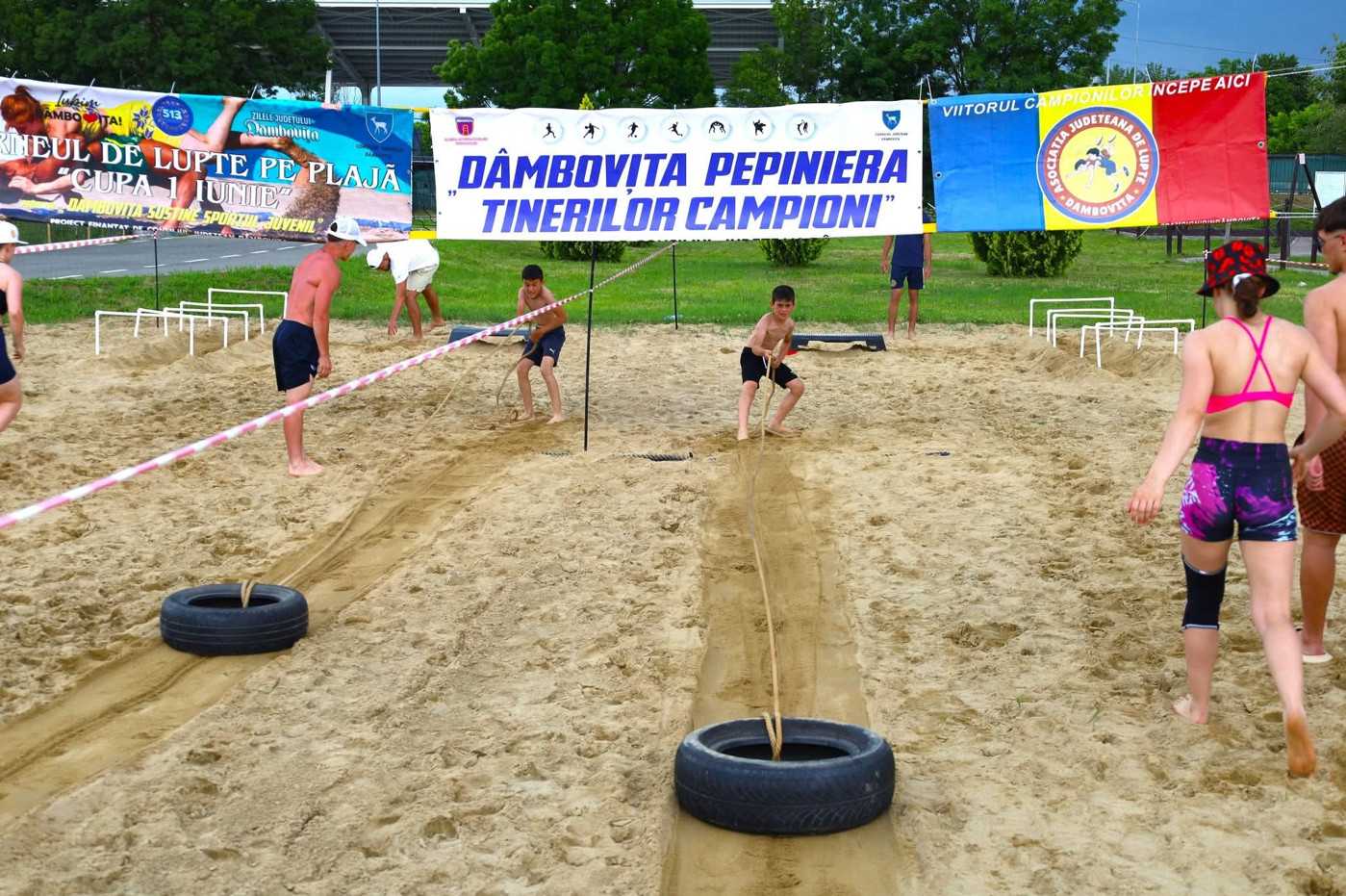 Campioni pe nisip! Spectacol total la Turneul de Lupte pe Plajă din Târgoviște