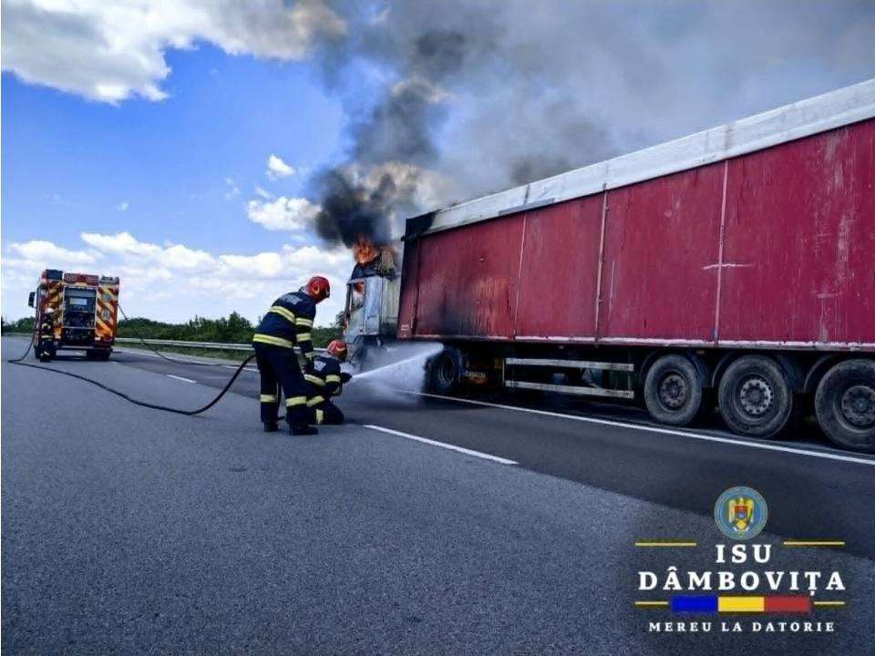 INCENDIU PE A1! Un camion a ars complet la km 80: Circulație blocată spre Pitești