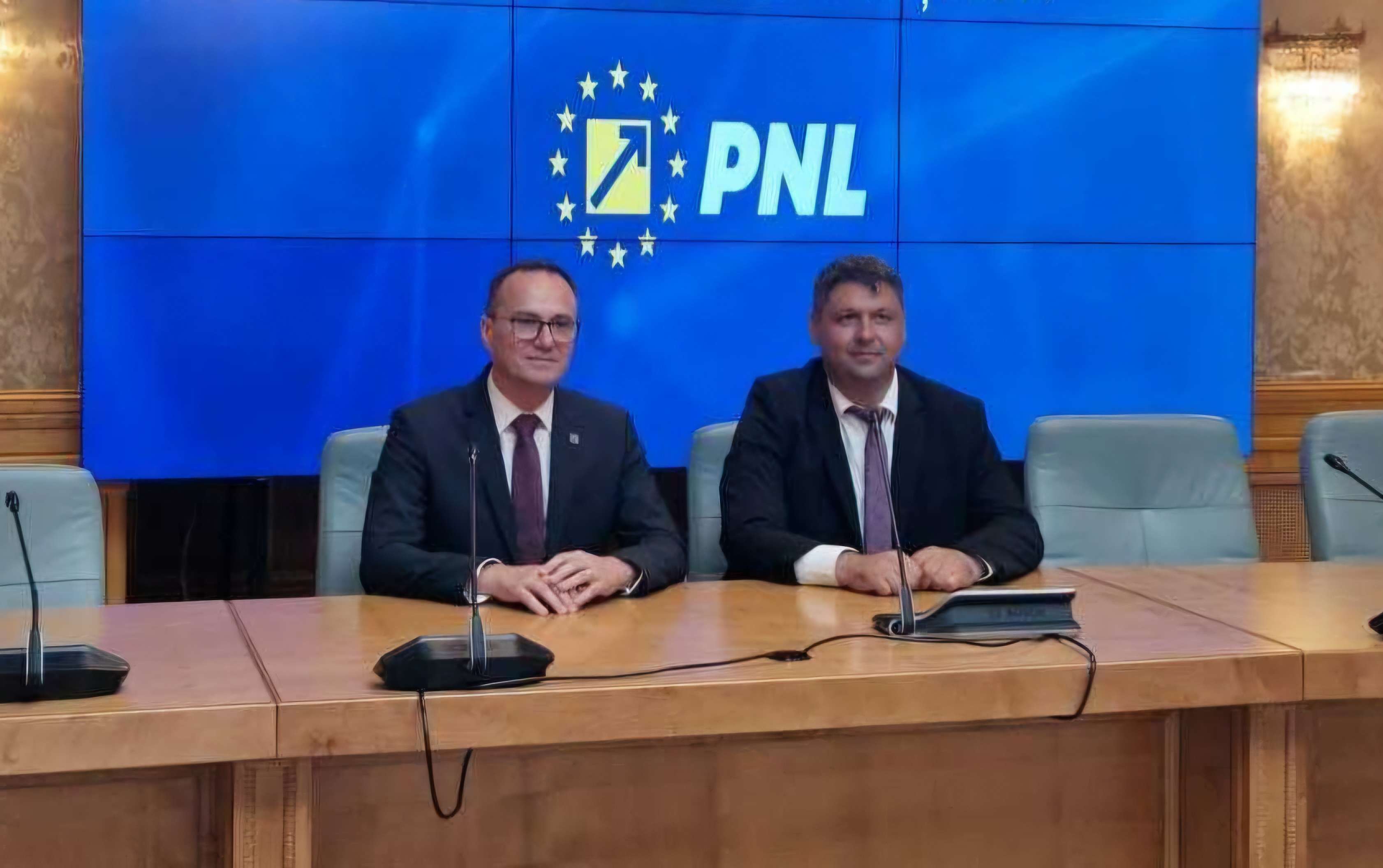 Lecție de democrație: Ce au făcut 55 de elevi din Dâmbovița în Parlamentul României