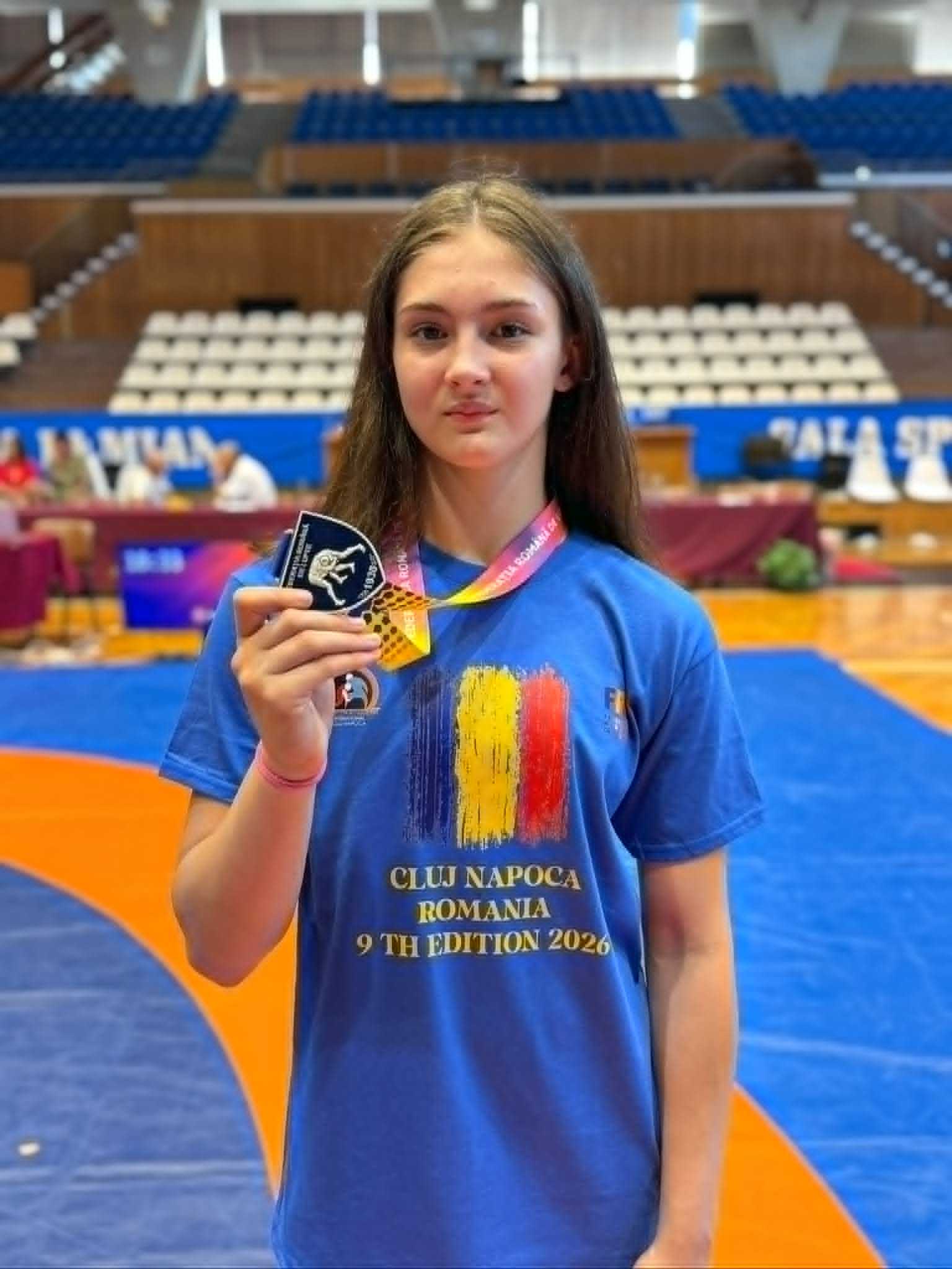 Lovitură pe salteaua de lupte! Două sportive din Târgoviște sunt vicecampioane internaționale!