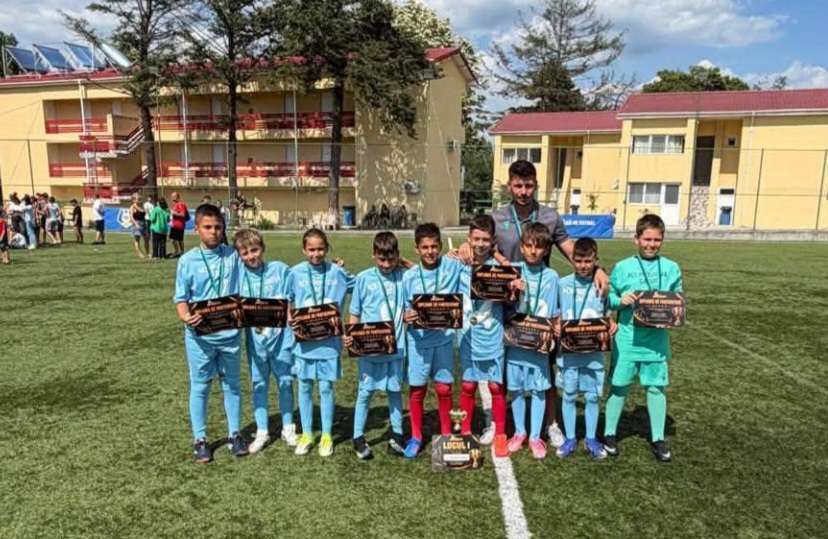 Campioni din Găești pe litoral! Copiii au câștigat turneul de fotbal „Ai Succes” din Eforie Nord!