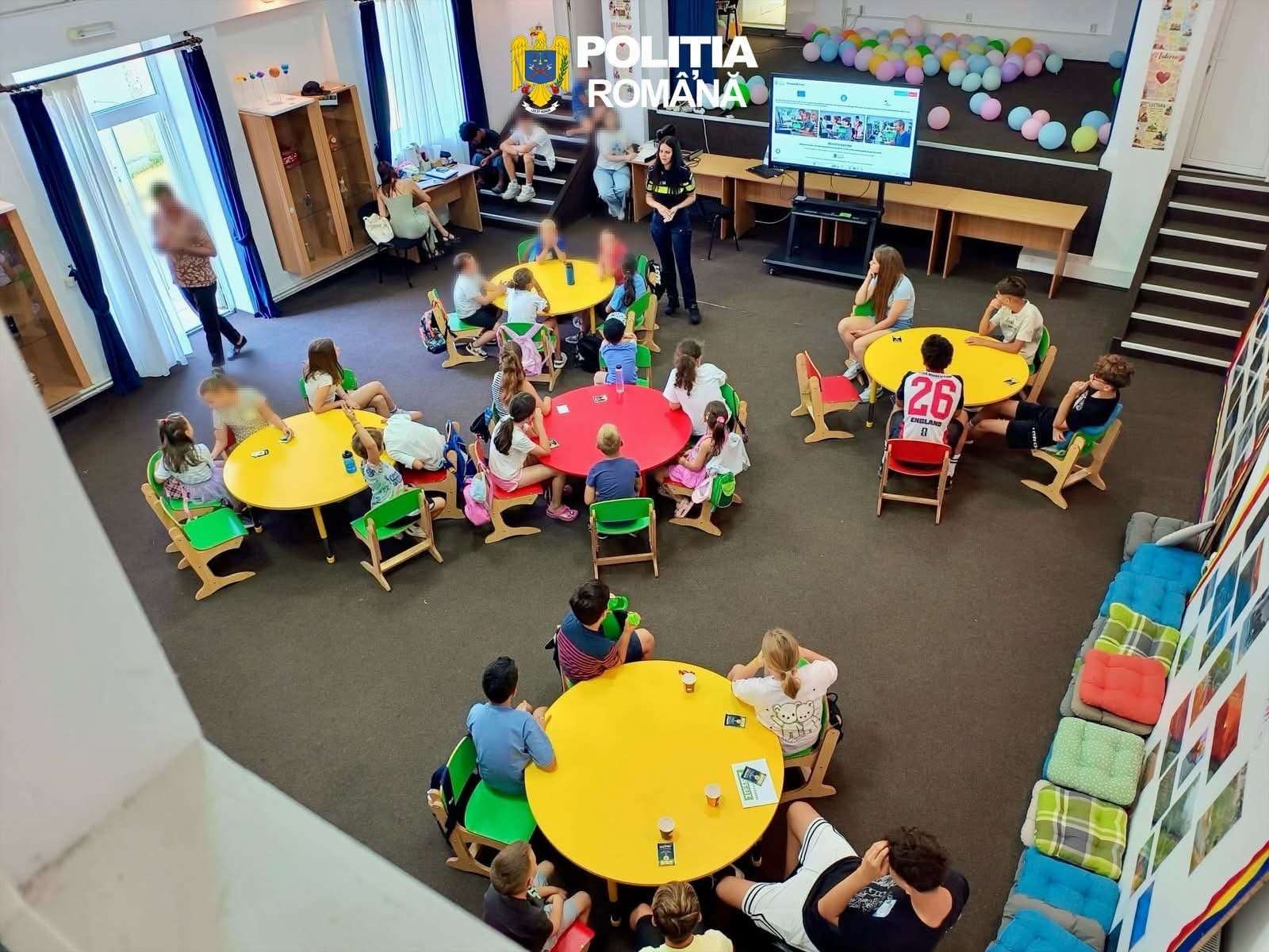 Polițiștii au ajuns în taberele de vară! Ce i-au învățat pe copii din Dâmbovița
